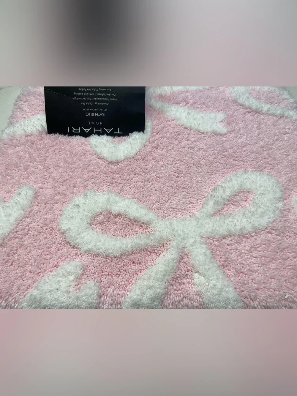 TAHARI ❤️So soft Bow pattern Bath Rug Baby Pink /White 17x24”New